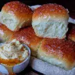 copycat texas roadhouse rolls - featured image